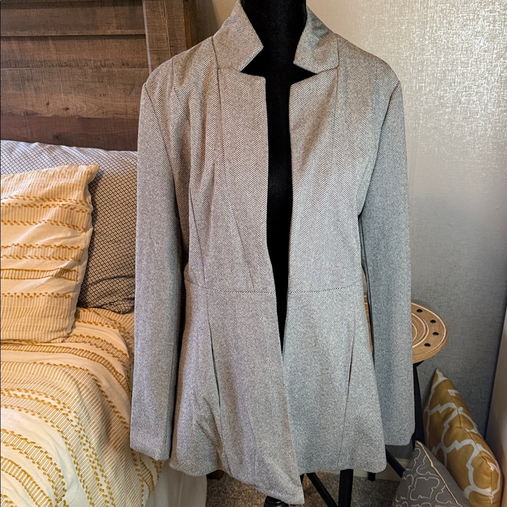 Chic Women's Gray Blazer
